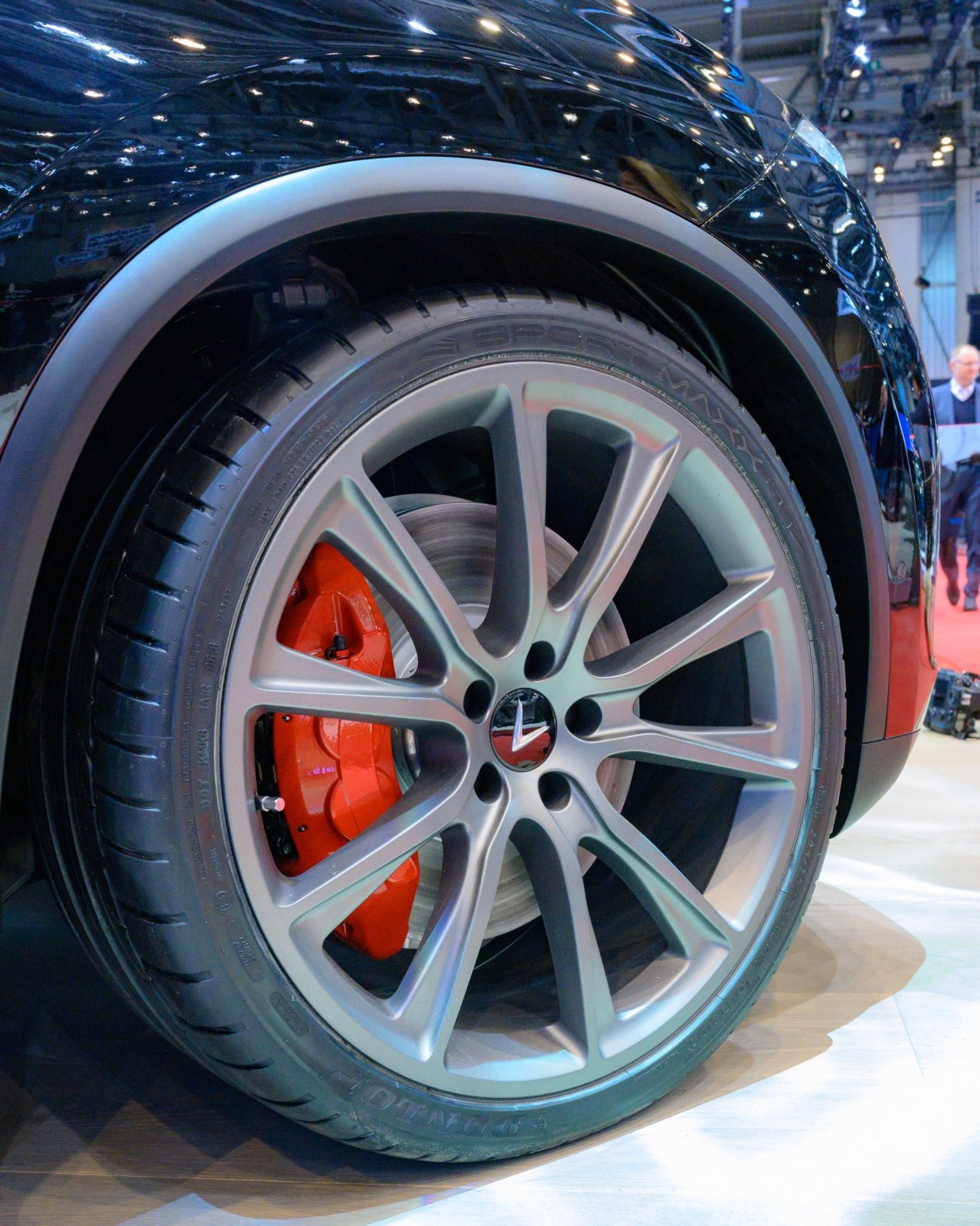 can-canh-vinfast-lux-v8-tai-geneva-motor-show-2019