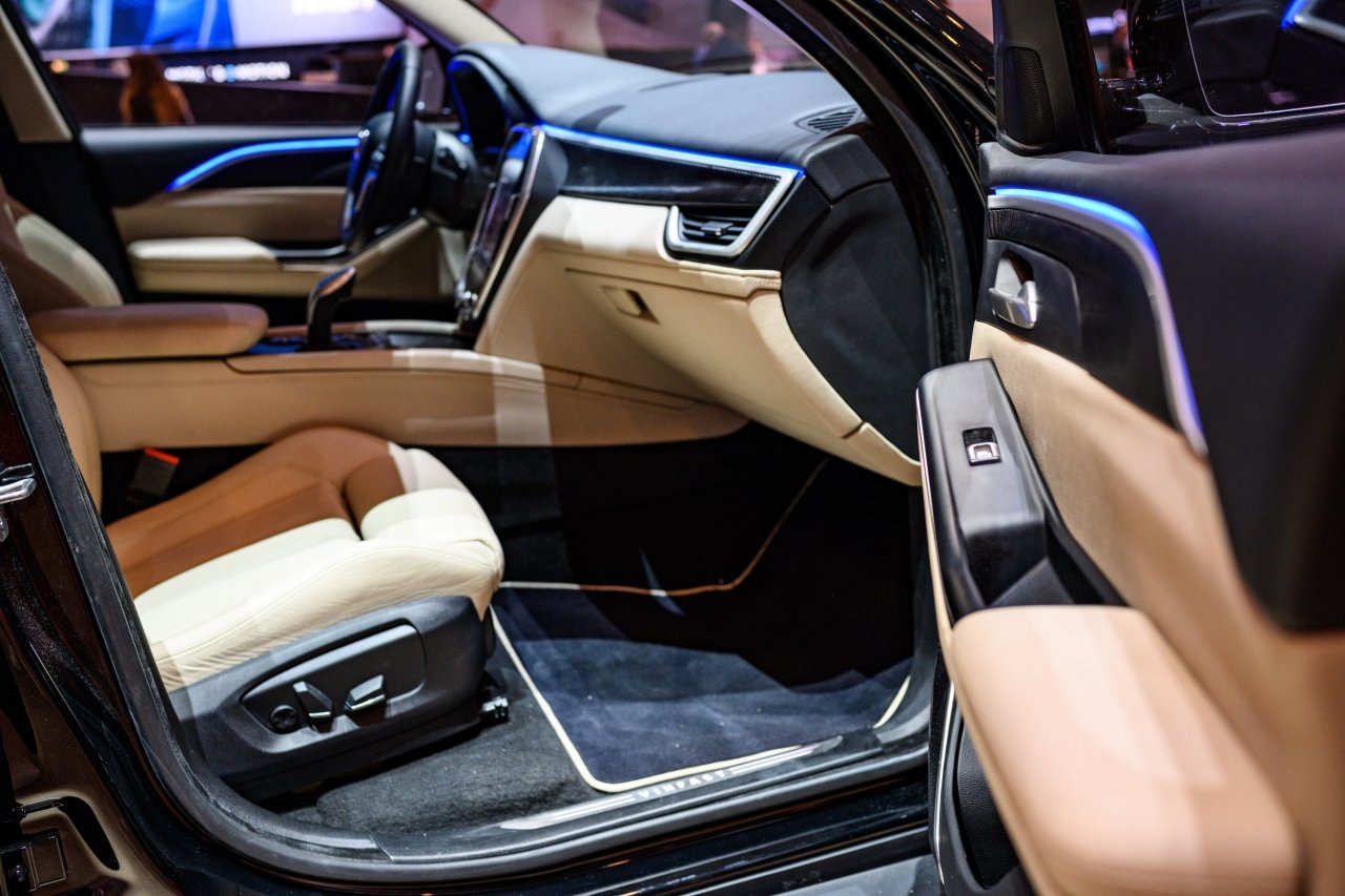 can-canh-vinfast-lux-v8-tai-geneva-motor-show-2019