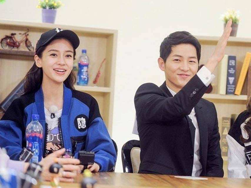 song-hye-kyo-khoe-minh-hac-xuong-mai-trong-bo-anh-moi-nhung-fan-van-don-doan-chuyen-ly-hon-vi-phat-hien-diem-nay