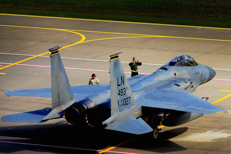 Tiết lộ gây sốc F-15 Mỹ bỗng dưng vứt sạch tên lửa giữa trời