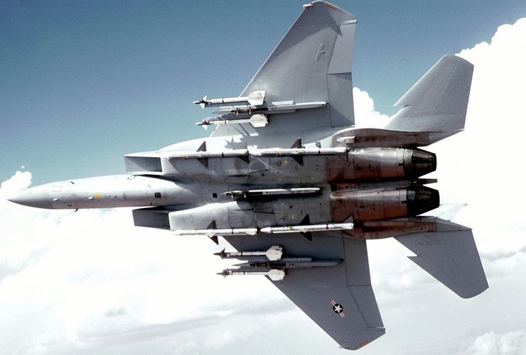 Tiết lộ gây sốc F-15 Mỹ bỗng dưng vứt sạch tên lửa giữa trời
