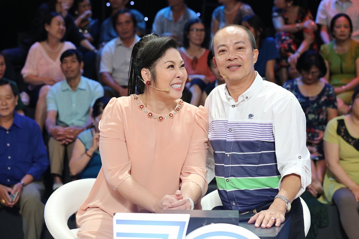 nsnd-hong-van-sau-dam-tang-le-cong-tuan-anh-muon-dan-toi-di