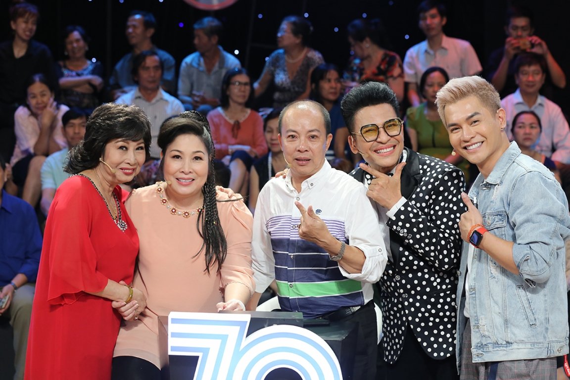 nsnd-hong-van-sau-dam-tang-le-cong-tuan-anh-muon-dan-toi-di