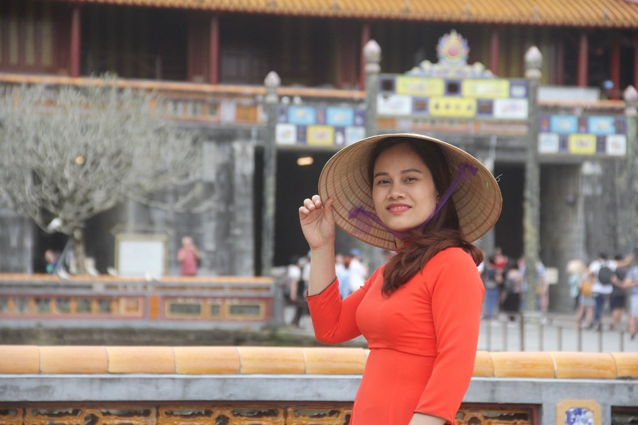 chi-em-phu-nu-xinh-dep-trong-ta-ao-dai-tha-bo-di-choi-ngay-83