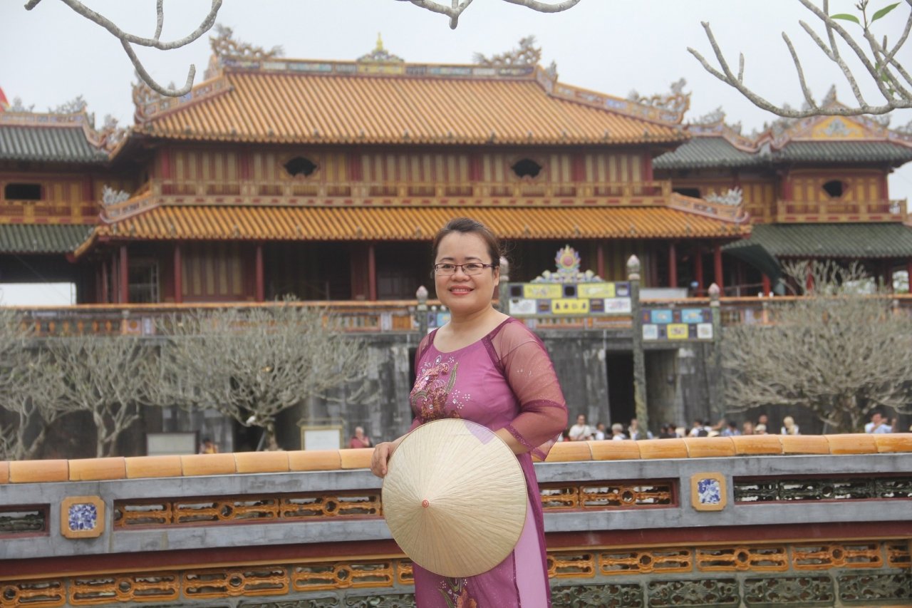 chi-em-phu-nu-xinh-dep-trong-ta-ao-dai-tha-bo-di-choi-ngay-83