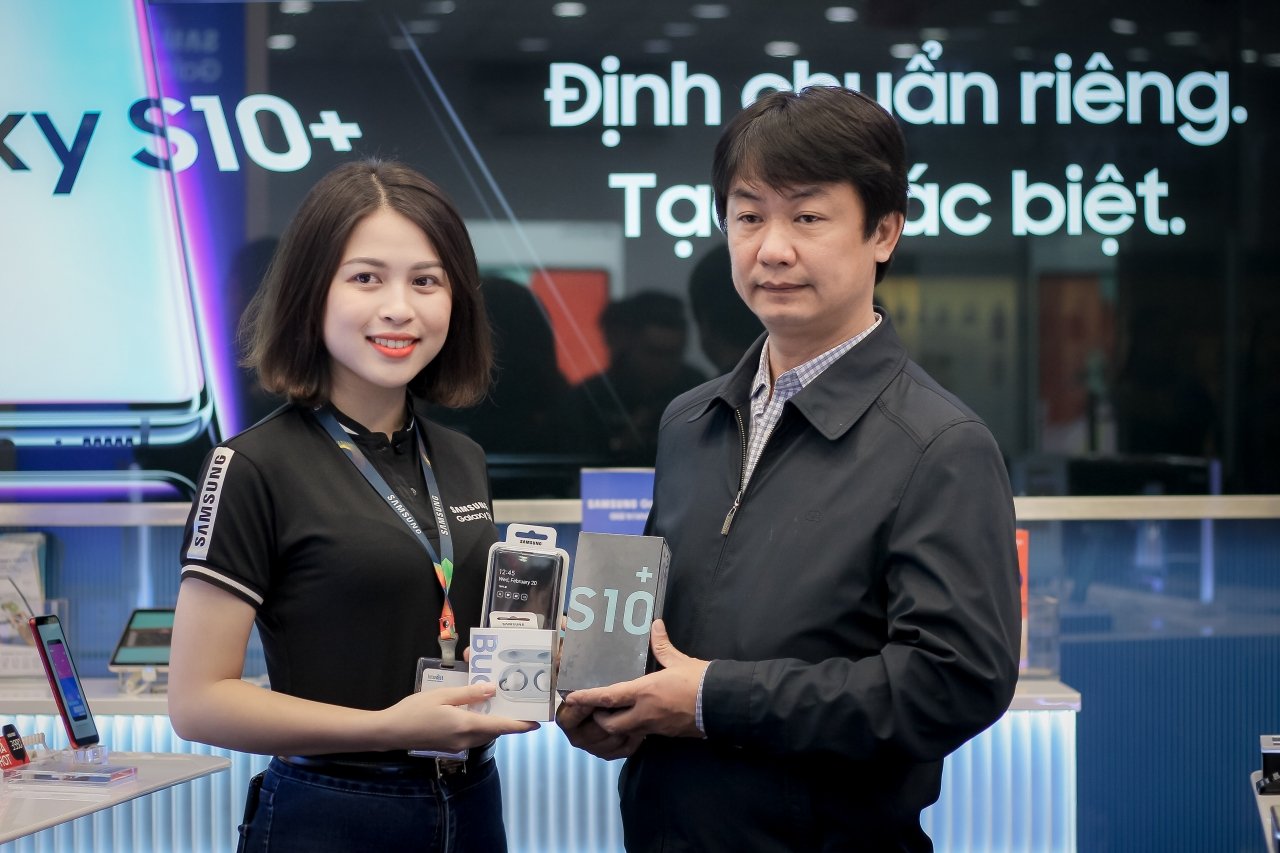 galaxy-s10-s10-plus-bat-dau-len-ke-chinh-hang-tai-viet-nam