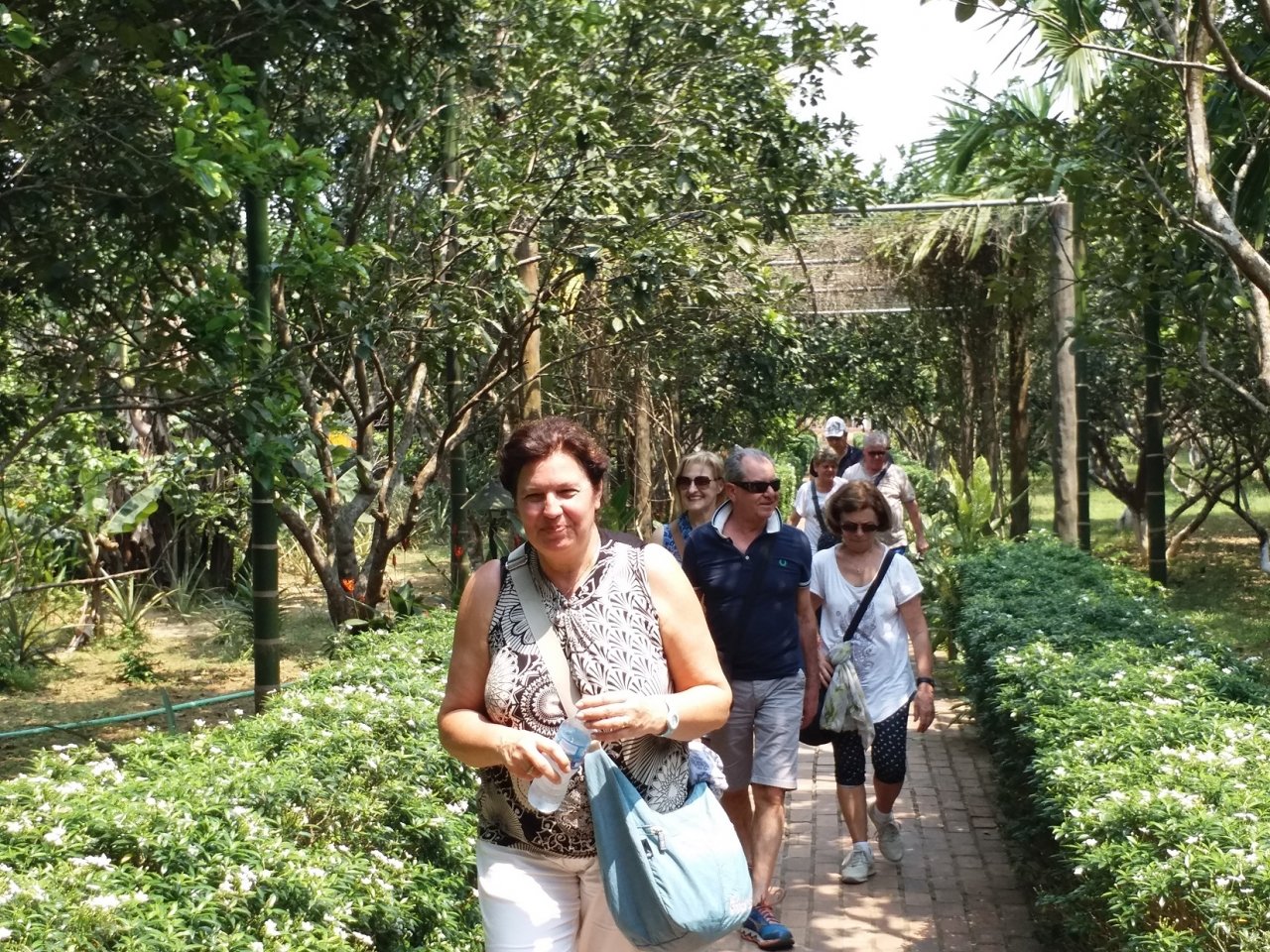 lac-vao-thien-duong-mui-thom-ngat-cua-hoa-thanh-tra-dat-co-do