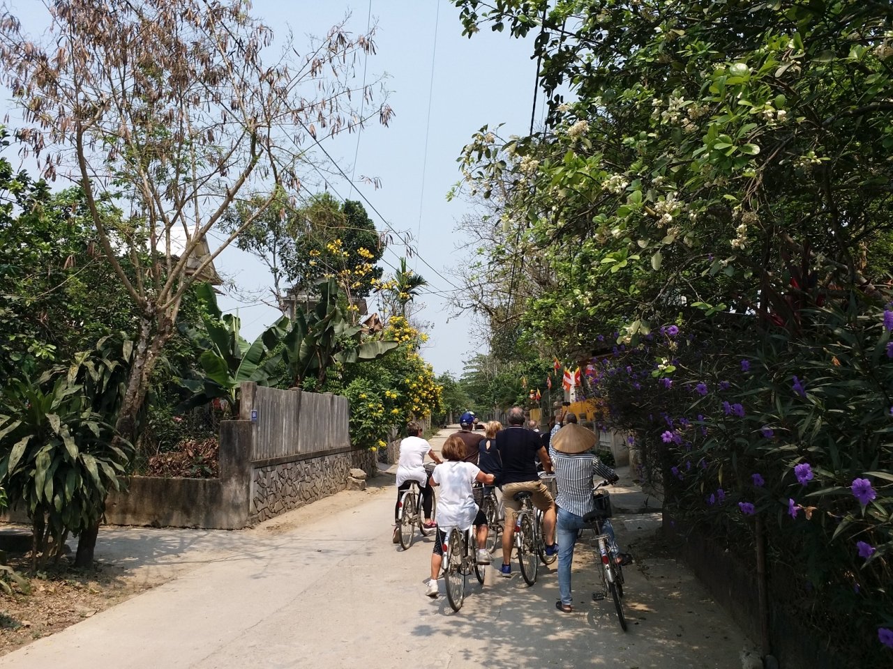 lac-vao-thien-duong-mui-thom-ngat-cua-hoa-thanh-tra-dat-co-do