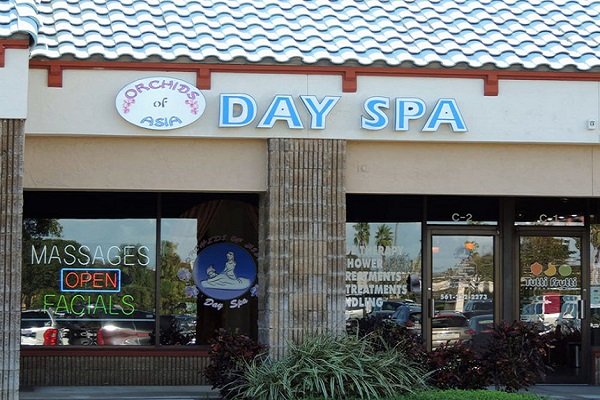 no-le-tinh-duc-chau-a-trong-cac-tiem-massage-tra-hinh-o-my
