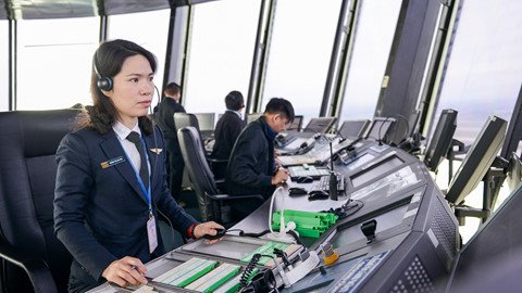 15 phút căng thẳng khi đón Air Force One của tổng thống Mỹ