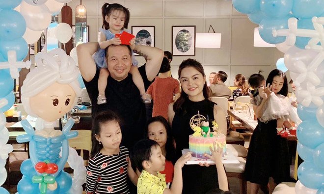 pham-quynh-anh-quang-huy-bat-ngo-tai-hop-mung-sinh-nhat-con-gai
