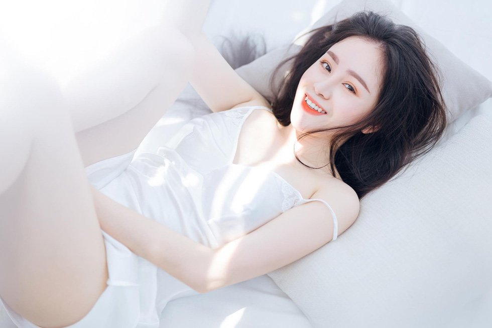 Hot boy, hot girl hôm nào, giờ Lệ Rơi làm công nhân, Bà Tưng bán mỹ phẩm