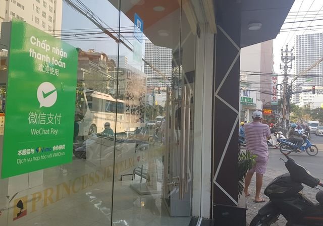 Nha Trang: Cửa hàng vẫn công khai thanh toán qua Wechat Pay với khách Trung Quốc - 1 Cửa hàng vẫn công khai thanh toán qua Wechat Pay với khách Trung Quốc