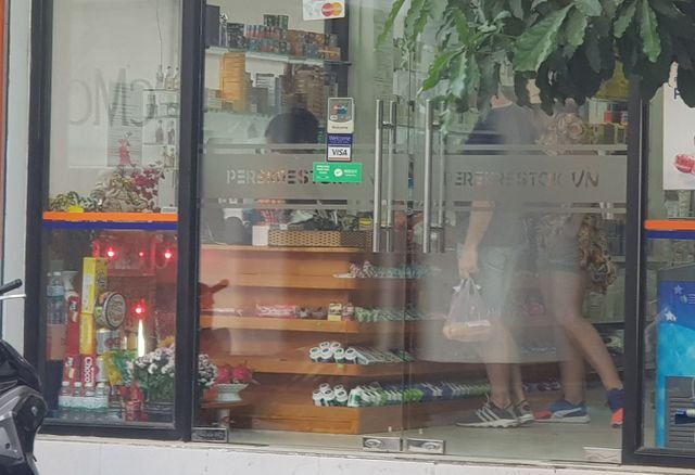 Nha Trang: Cửa hàng vẫn công khai thanh toán qua Wechat Pay với khách Trung Quốc - 2 Cửa hàng vẫn công khai thanh toán qua Wechat Pay với khách Trung Quốc