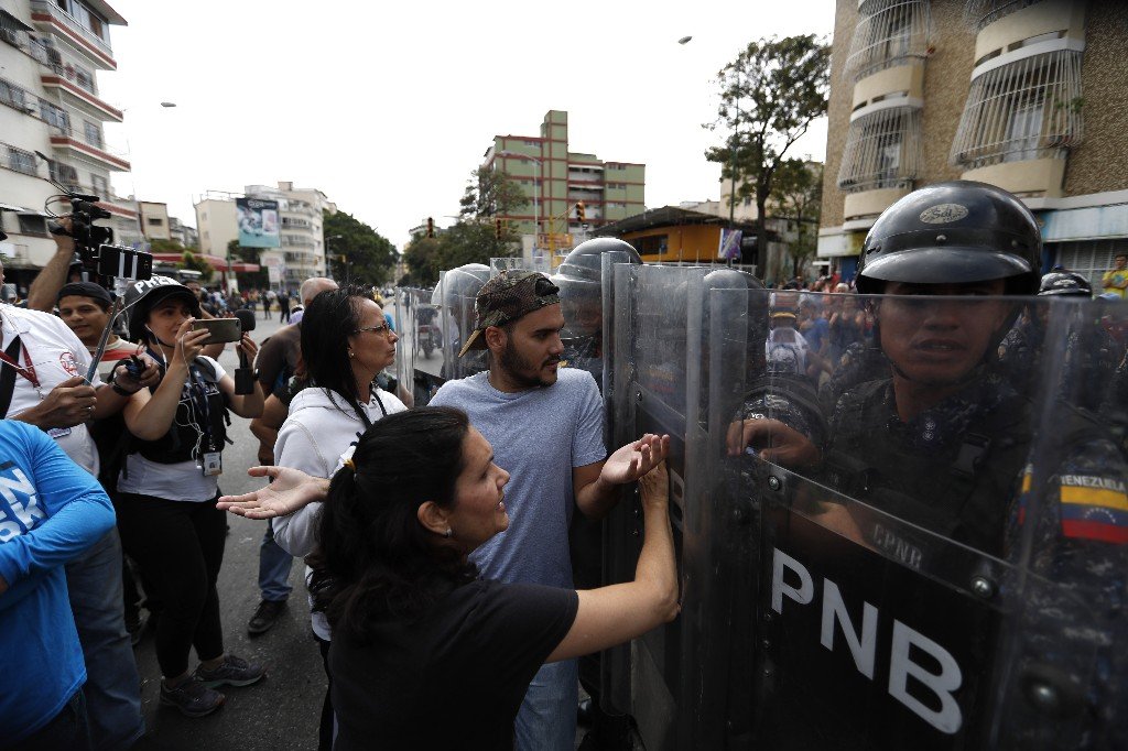 anh-bieu-tinh-quy-mo-lon-cua-phe-doi-lap-va-ung-ho-chinh-phu-o-venezuela