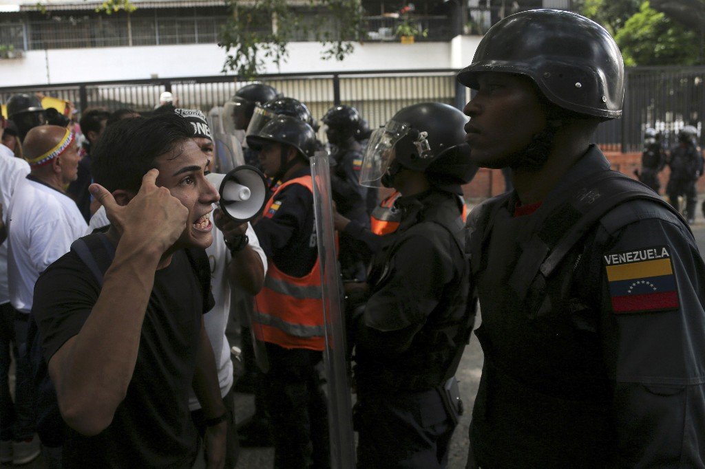 anh-bieu-tinh-quy-mo-lon-cua-phe-doi-lap-va-ung-ho-chinh-phu-o-venezuela