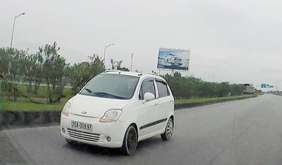 tin-tai-nan-giao-thong-moi-nhat-ngay-113-xu-ly-nhom-kha-banh-dan-hang-ngang-chup-anh-tren-cao-toc