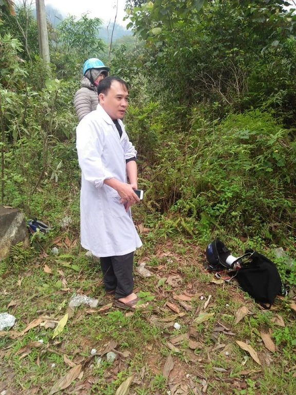 Hà Giang: Bác sĩ đỡ đẻ ngay trên đường rừng