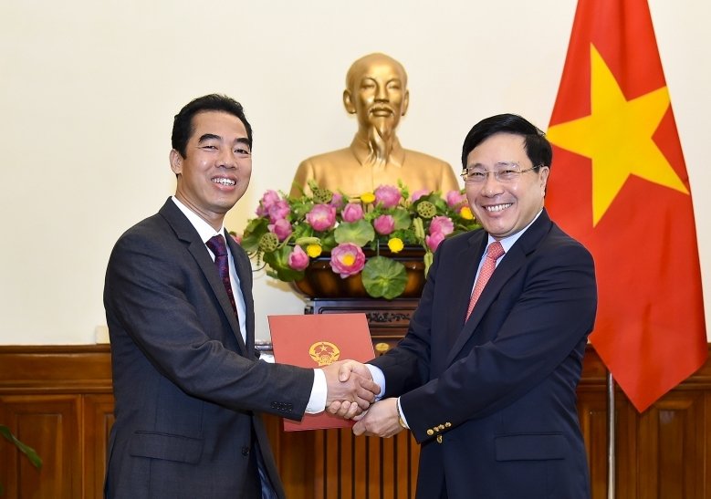 bo-chinh-tri-chi-dinh-bo-nhiem-nhan-su-2-co-quan-trung-uong