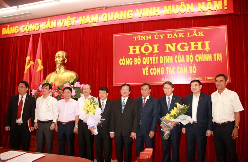 bo-chinh-tri-chi-dinh-bo-nhiem-nhan-su-2-co-quan-trung-uong