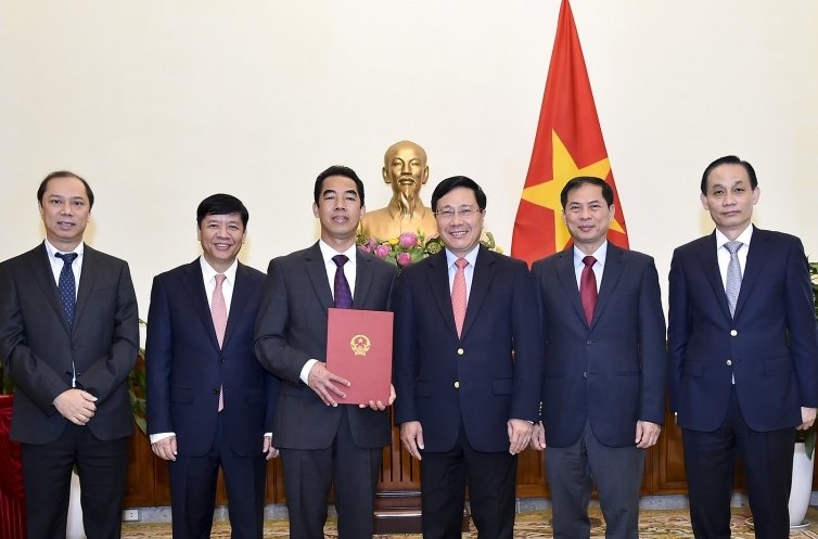 bo-chinh-tri-chi-dinh-bo-nhiem-nhan-su-2-co-quan-trung-uong