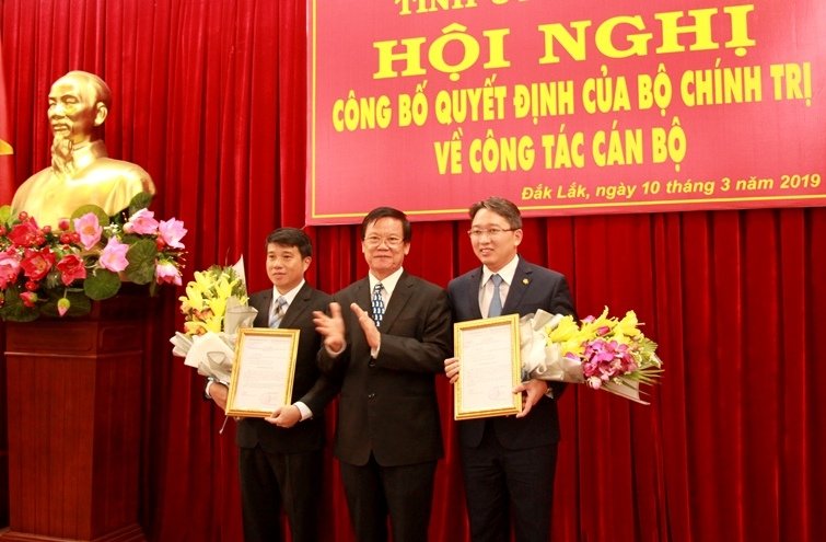 bo-chinh-tri-chi-dinh-bo-nhiem-nhan-su-2-co-quan-trung-uong