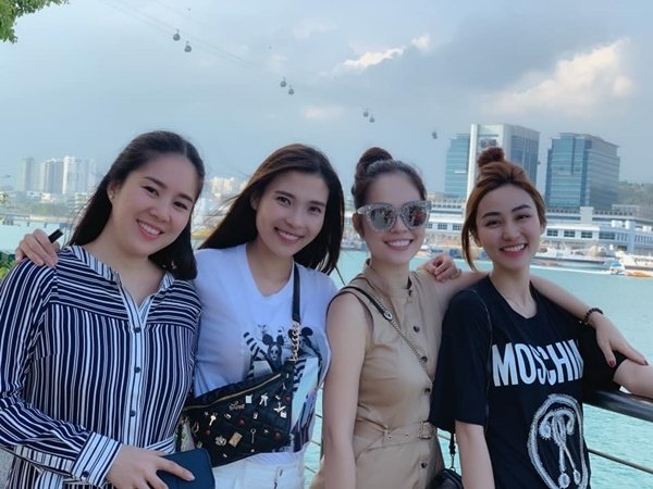 sao-viet-hom-nay-thu-thuy-ra-mat-ban-trai-moi