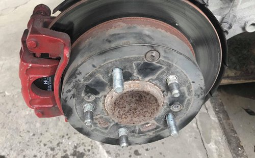 Những rủi ro ít biết khi tự thay lốp ôtô