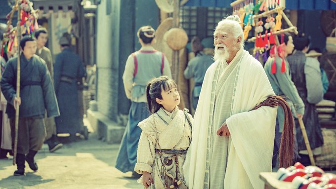 'Nam thần tuổi 83': Tự lái xe, đóng cảnh hành động, làm người mẫu