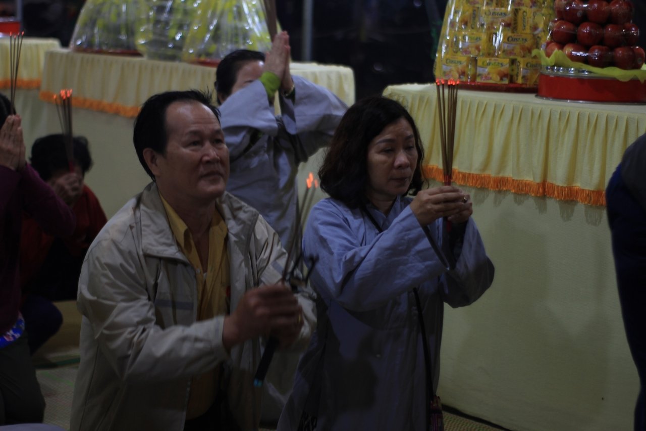 hue-trang-trong-te-dan-xa-tac-luc-rang-sang