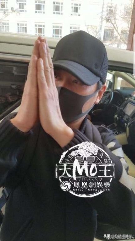 phung-thieu-phong-om-chat-trieu-le-dinh-lan-dau-xuat-hien-sau-khi-sinh-quy-tu