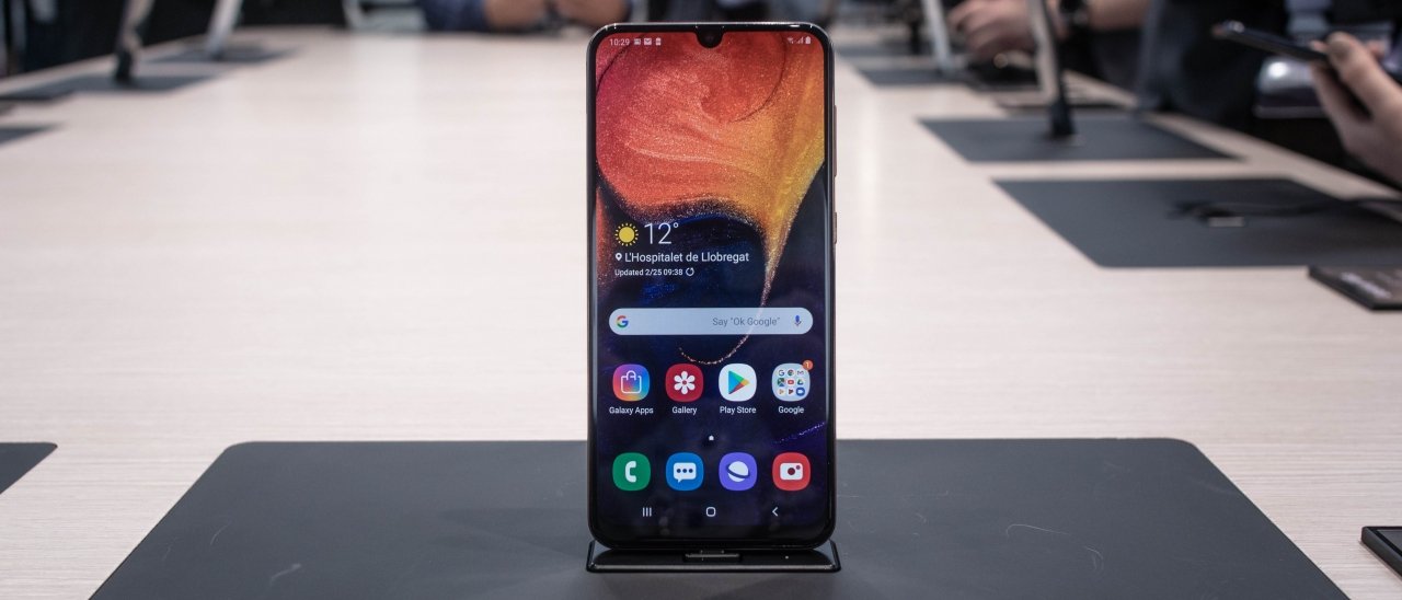 smartphone-tam-trung-co-cam-bien-van-tay-trong-man-hinh-gia-7-trieu-dong