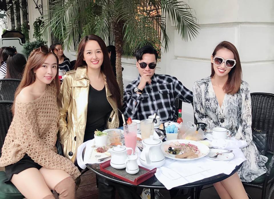 Nhóm bạn thân toàn 'trai xinh gái đẹp' của showbiz Việt