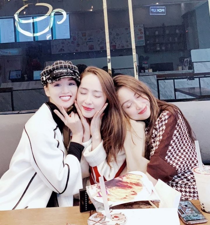 Nhóm bạn thân toàn 'trai xinh gái đẹp' của showbiz Việt