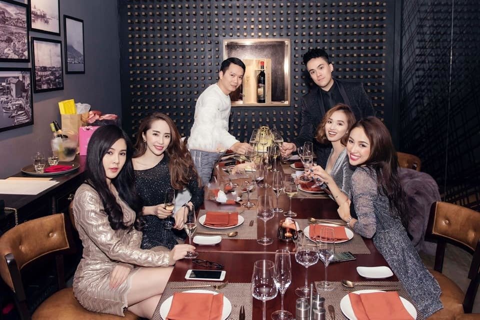 Nhóm bạn thân toàn 'trai xinh gái đẹp' của showbiz Việt