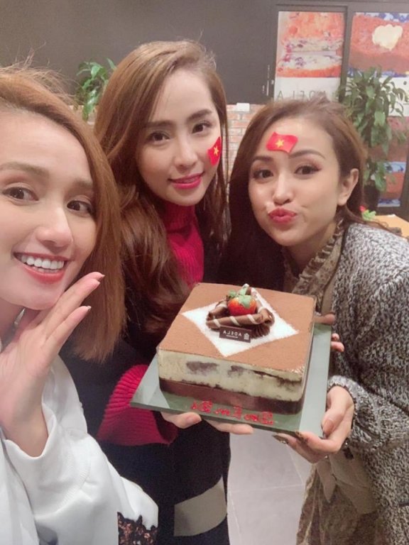 Nhóm bạn thân toàn 'trai xinh gái đẹp' của showbiz Việt