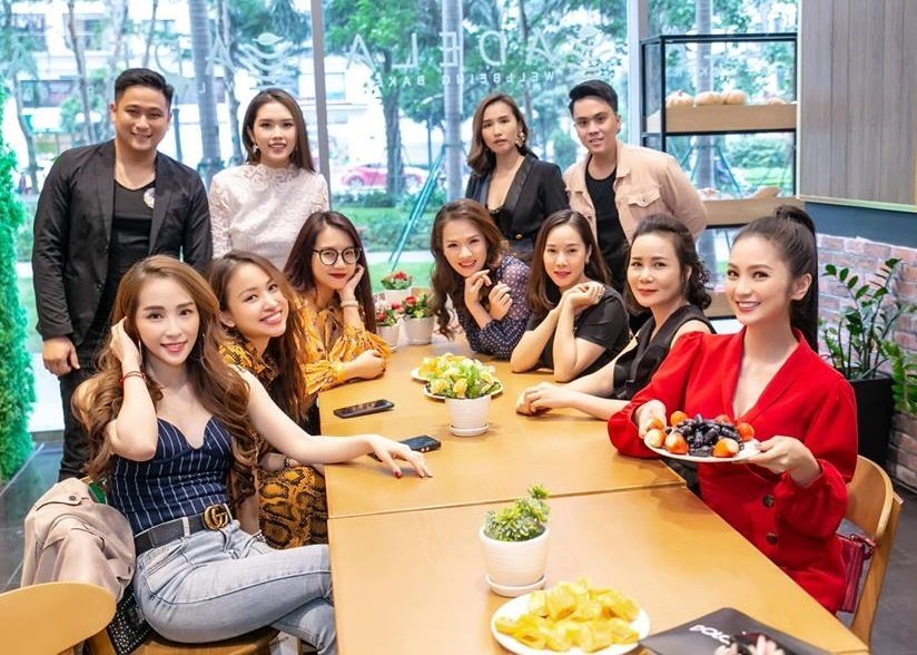 Nhóm bạn thân toàn 'trai xinh gái đẹp' của showbiz Việt