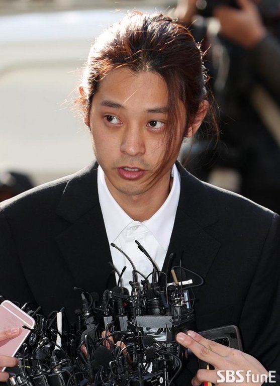 jung-joon-young-bi-bua-vay-khi-toi-so-canh-sat-de-khai-ve-clip-nong
