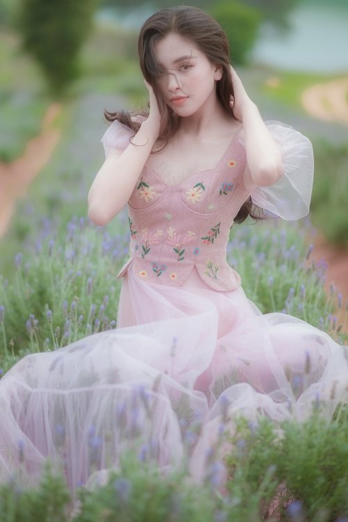 nhan-sac-ngot-ngao-cua-tieu-vy-sau-nua-nam-dang-quang-hoa-hau-viet-nam
