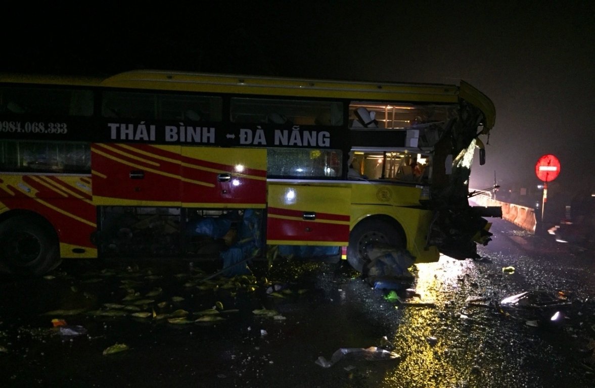 tin-tai-nan-giao-thong-moi-nhat-153-tai-xe-ngao-da-nhay-mua-ben-vo-lang-sau-tai-nan-cao-toc-bac-giang-lang-son-gap-kho-vi-vu-danh-bac-nghin-ty