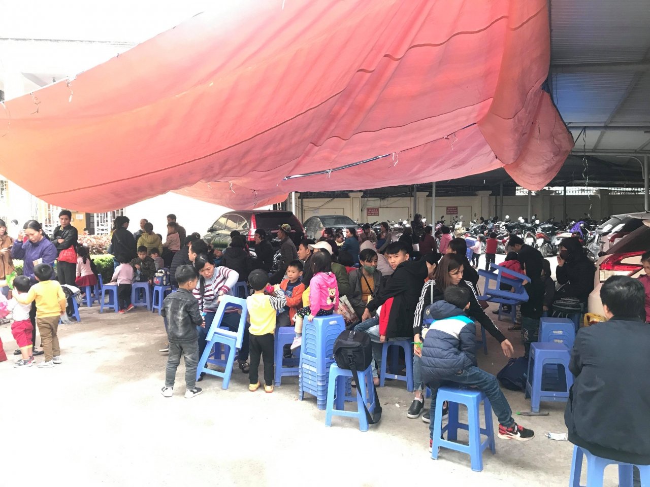 800-tre-huyen-thuan-thanh-den-vien-sot-ret-ky-sinh-trung-con-trung-xet-nghiem-san-lon