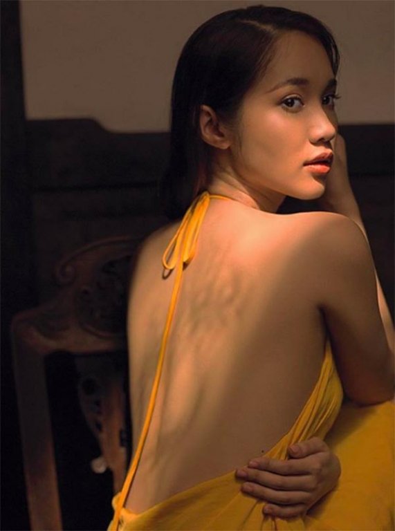 can-canh-than-hinh-nuot-na-cua-dan-em-ngoc-trinh