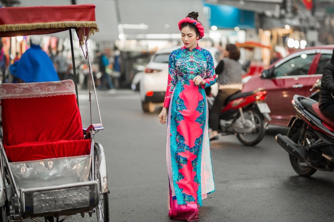 hoa-hau-tuyet-nga-khoe-dang-voi-ao-dai-sau-dang-quang