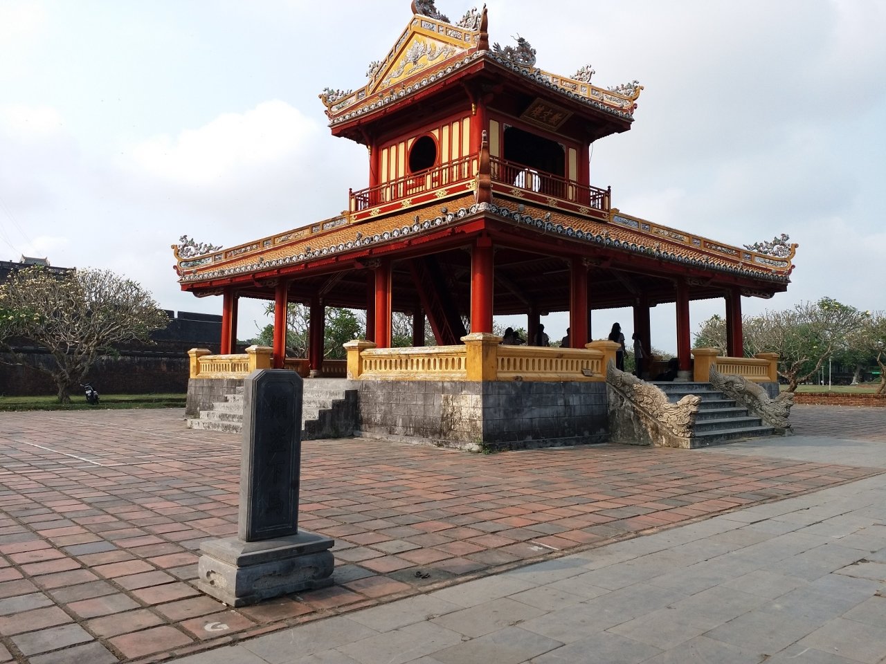 cong-trinh-in-tren-to-tien-50-ngan-dong-nam-o-dau