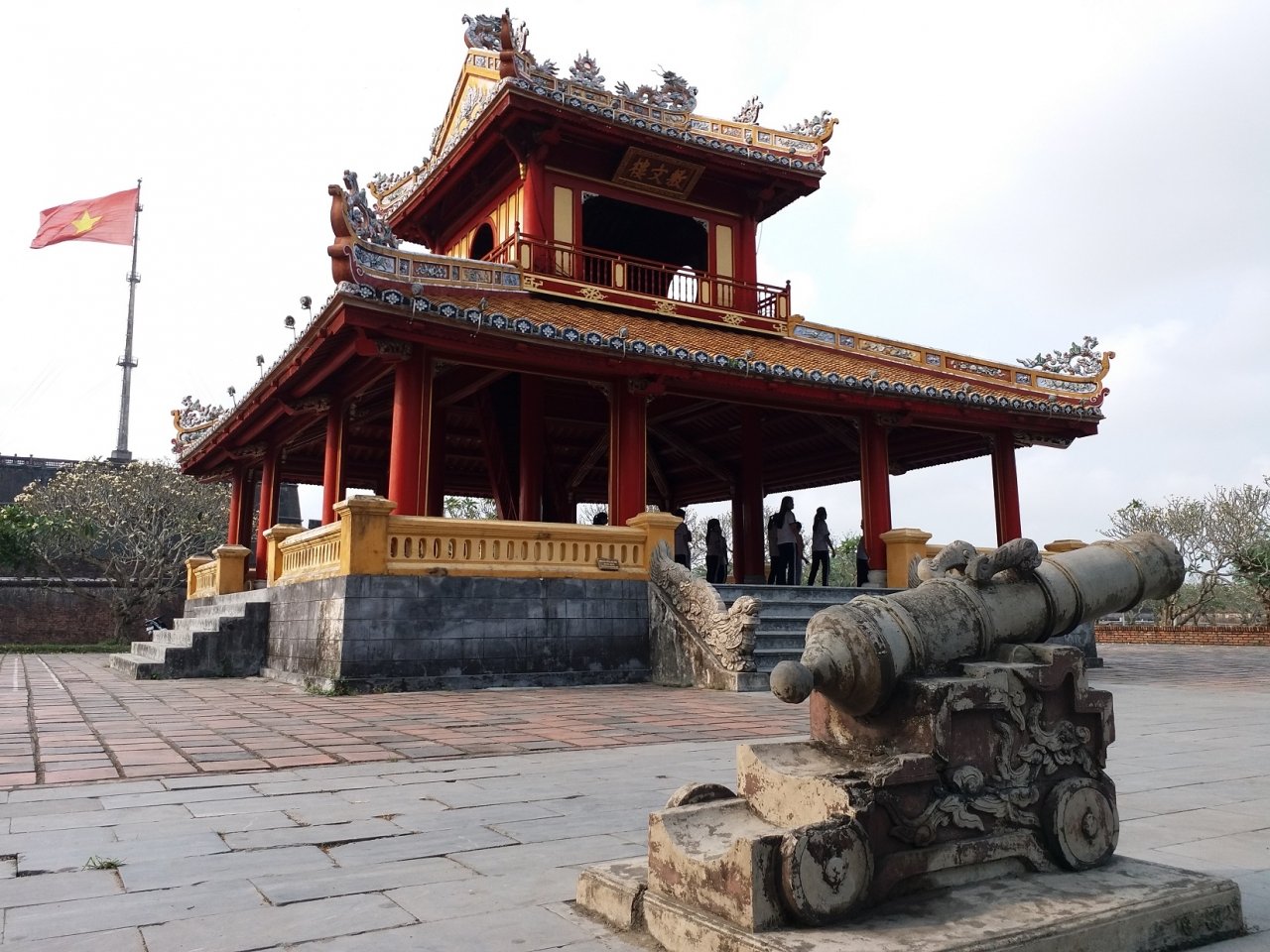 cong-trinh-in-tren-to-tien-50-ngan-dong-nam-o-dau