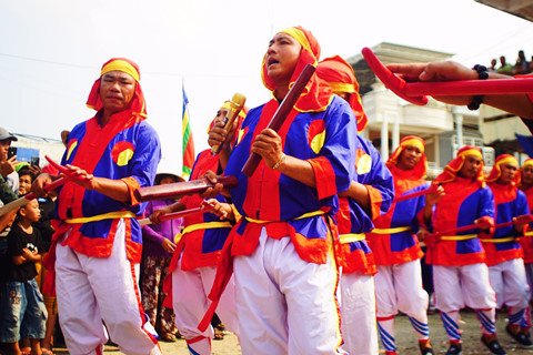 Hòa mình vào lễ hội Cầu Ngư đầy sắc màu bên bờ biển Khánh Hòa