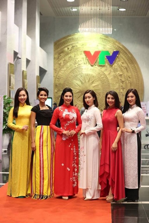 dan-nguoi-dep-hoa-hau-viet-nam-khoe-sac-trong-buoi-tuyen-duong-guong-mat-tre-2018