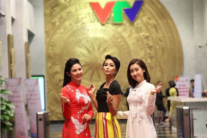 dan-nguoi-dep-hoa-hau-viet-nam-khoe-sac-trong-buoi-tuyen-duong-guong-mat-tre-2018