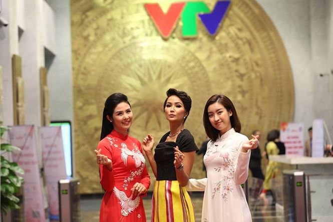 dan-nguoi-dep-hoa-hau-viet-nam-khoe-sac-trong-buoi-tuyen-duong-guong-mat-tre-2018