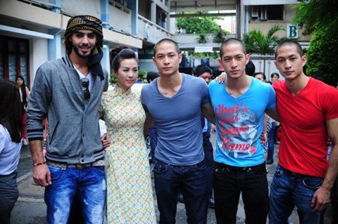 Anh em sinh 3 gốc Việt, đẹp trai từng 'gây bão' mạng ra sao sau 6 năm?